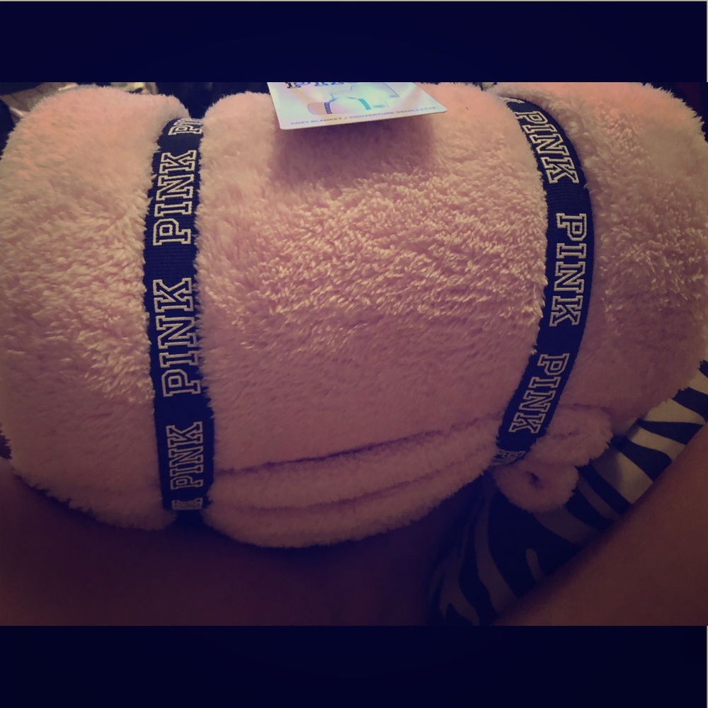Victoria’s Secret PINK cozy blanket! NWT!!